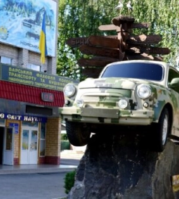 Горбатый "Запорожец" одели в пиксель: авто появилось в Винницкой области