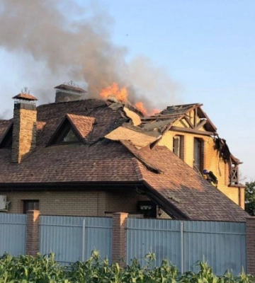 Ворог знову обстріляв Нікополь, є руйнування
