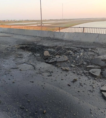На адмінкордону Криму та Херсонщини сталися вибухи, пошкоджено кілька мостів
