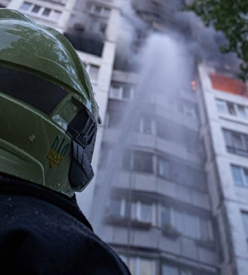 Увидел зарево, подумал, что прилет: житель многоэтажки в Киеве рассказал о взрыве