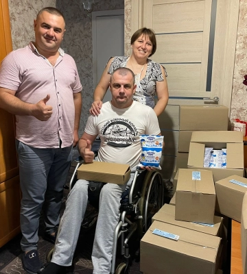 “Волошкове поле” поставило молочну продукцію для черкаського волонтера Євгена Компанця