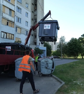 У Харкові завершують заміну сміттєвих контейнерів
