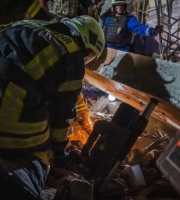 Удар по Краматорську: рятувальники дістали тіла восьми загиблих, серед них троє дітей