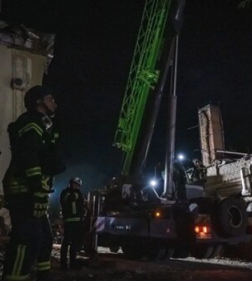 Удар по Краматорську: з-під завалів дістали тіла восьми загиблих, серед них три дитини (оновлено). ФОТОрепортаж