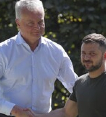 Президент Литви приїхав до Києва та анонсував військову допомогу