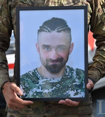 У Києві попрощалися із воїном 93-ї бригади Юрієм Саманюком