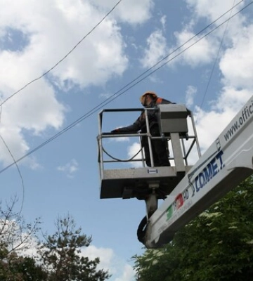 На Харківщині повернули світло в село, де окупанти зруйнували 80% мереж