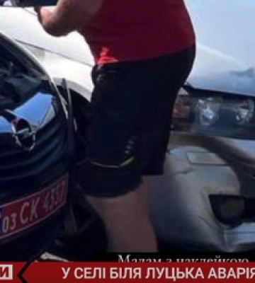 Біля Луцька – аварія: зіштовхнулися дві автівки (відео)