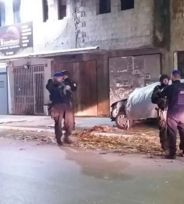 У Косово в муніципальну будівлю кинули ручну гранату