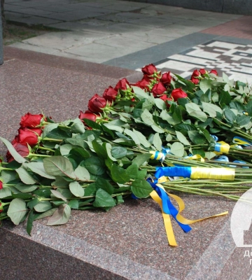 Лохина - 500, смородина - 120, а часник -170. Ціни на фрукти й овочі в Дніпрі