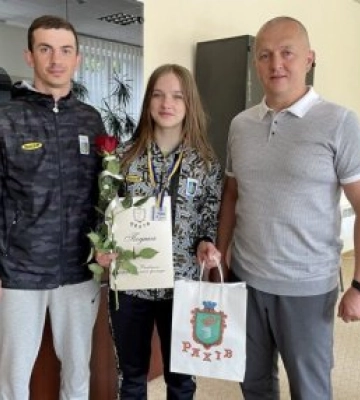Дівчина з Рахова - срібний призер чемпіонату України з боксу