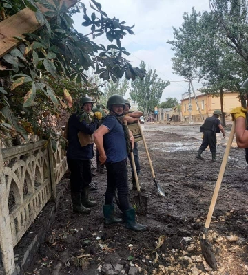 Добровольці з Дубенщини допомагають херсонцям ліквідовувати наслідки підриву Каховської ГЕС