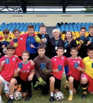Міграційники Харківщини одночасно оформили закордонні паспорти для дитячої футбольної команди