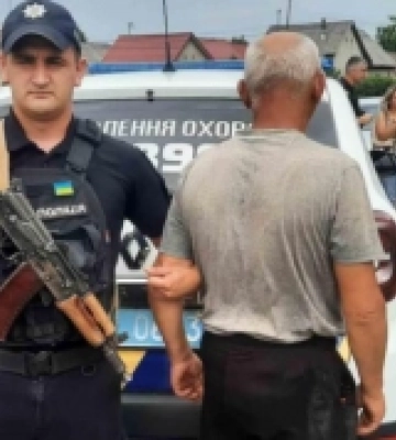 У Виноградові по «гарячих слідах» затримали чоловіка, який викрав рюкзака