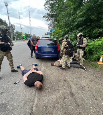 Продавали автомати, гранатомети й боєприпаси: на Київщині затримали торговців зброєю