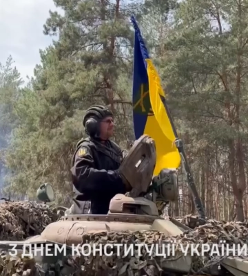 Защитники из харьковской 92-й ОМБр поздравляют с Днем Конституции (видео)