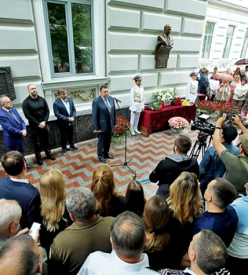 Одному из авторов Конституции Василию Тацию установили мемориальную доску в Харьковском юридическом университете