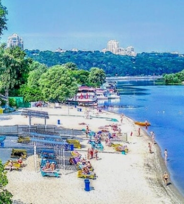 Киевлянам назвали пляжи, на которых можно купаться летом: список мест