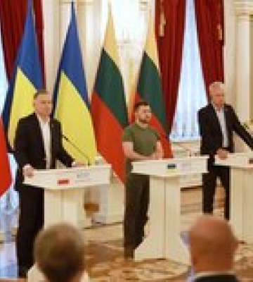 Зеленский обсудил с Дудой и Науседой нужды Украины на фронте и саммит НАТО