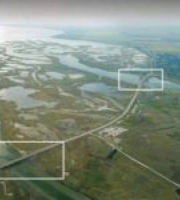 Окупанти постачають техніку та боєприпаси з Криму за Арабатською стрілкою. Фото