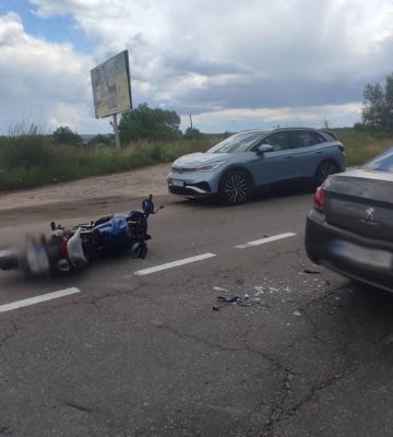 Двоє травмованих: зіткнення автомобіля й мотоцикла у Трускавці