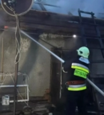 У Тячеві горіла надвірна споруда