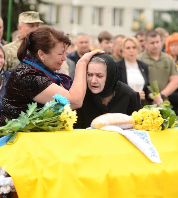 У Рівному попрощалися із воїнами. Один з них загинув у День народження своєї мами