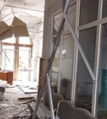 Війська рф обстріляли Херсон: під удар потрапили школа та медустанова, є постраждалі