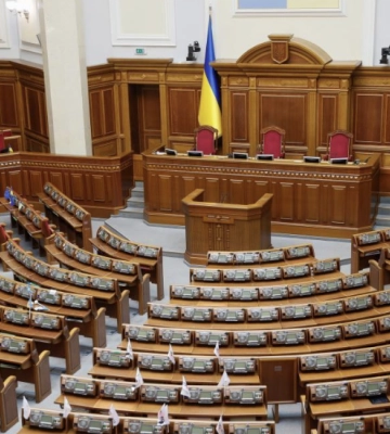 Закон о запрете московской церкви требует поставить в повестку дня парламентская оппозиция