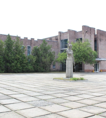 До крематорію Харкова привезли і тестують новий холодильник