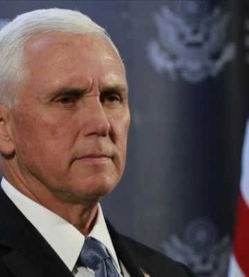 Кандидат у президенти США Майк Пенс несподівано прибув в Україну