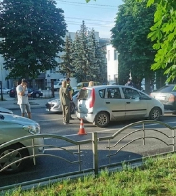 У Луцьку на Перемоги зіштовхнулися три автівки 