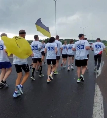 Прапор з Бахмута – на саміт: Волинь зустріла учасників марафону на підтримку вступу України до НАТО