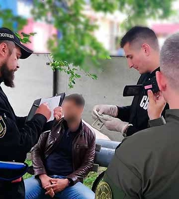 На Полтавщині 35-річний чиновник вимагав та отримав хабар