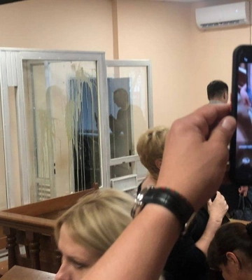 Закидали яйцями у залі суду: миколаївський прокурор отримав довічне ув’язнення за держзраду