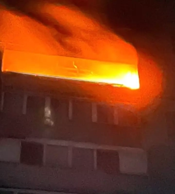 В Каменском ночью пожар охватил квартиру в многоэтажке: есть пострадавший