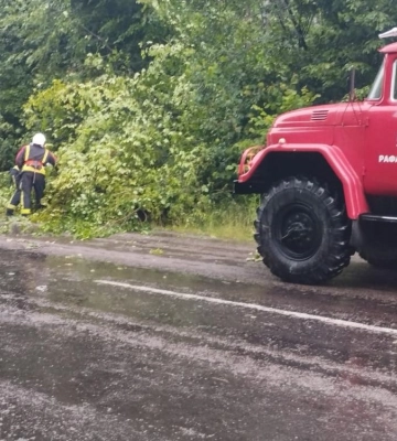 Рятувальники Рівненщини двічі виїжджали на ліквідацію наслідків вчорашньої негоди