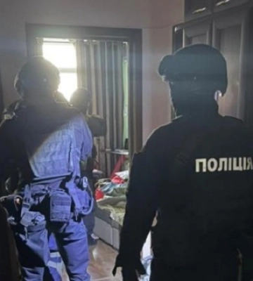 Понад 200 потерпілих: у Києві чоловік розбещував дітей і продавав порнографію за кордон
