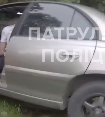 На Волині 19-річний п&amp;#039;яний хлопець в&amp;#039;їхав в огорожу і втікав від поліції