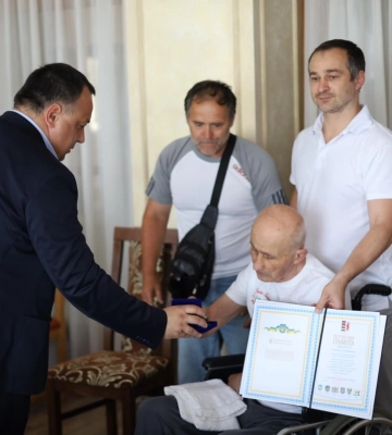 Відомого закарпатського тренера з дзюдо обласної ДЮСШ Андрія Шерегія відзначили в обласній раді з нагоди 70-річчя