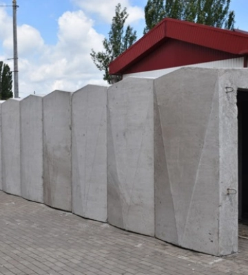 У Краматорську встановлюють бетонні укриття