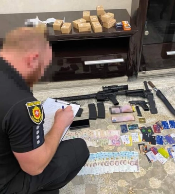 Отримували щомісяця понад мільйон гривень за збут наркотиків
