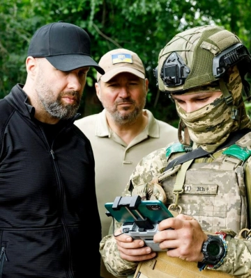 Синегубов съездил на «горячую» Купянщину и поговорил там с военными (видео)