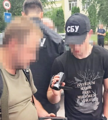 За хабаря дозволяв ловити рибу у річці сітками: на Житомирщині викрито інспектора Держрибагенства