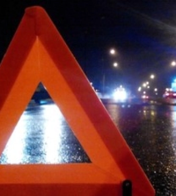 У Києві на Хрещатику мопед зіткнувся із 5 авто: відео масштабної ДТП