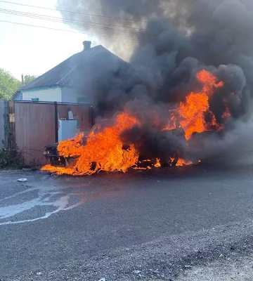 В АНД районе Днепра на ходу загорелся автомобиль: фото, видео