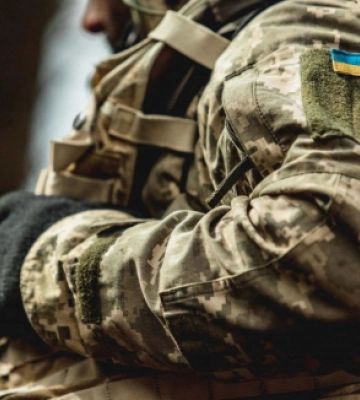 На Київщині молодики побили військового 