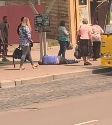 У Луцьку водій маршрутки викинув п&#039;янючого пасажира з автобуса (відео)