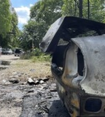 Росіяни вдень знову обстріляли Херсон, поранені місцеві жителі та волонтери