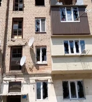 Россияне нанесли удар по Херсону: ранены четыре человека, двое из них — волонтеры